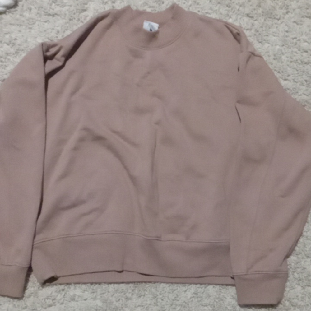 Brown crewnneck sweater